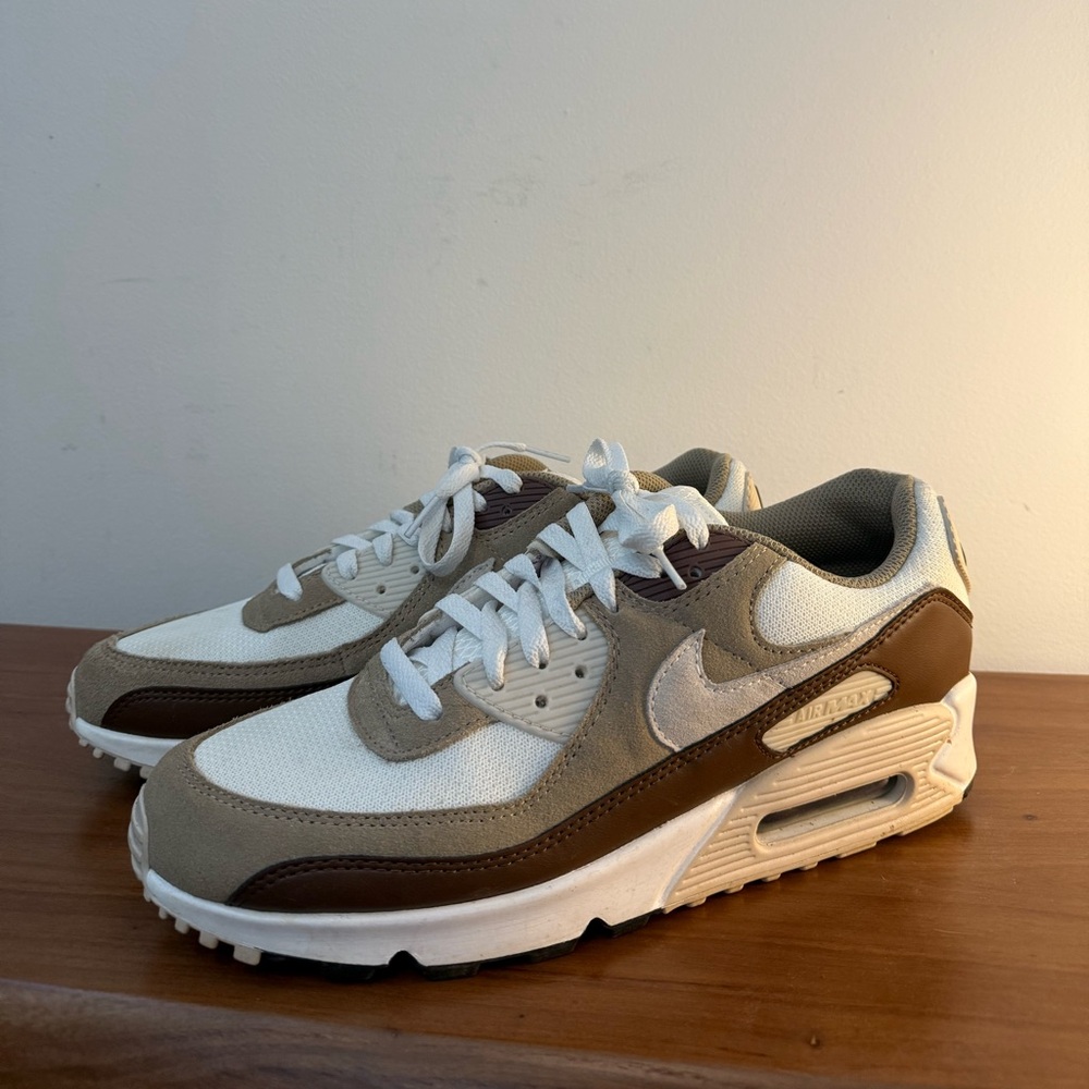 Nike Men's White and Tan Air Max Sneakers